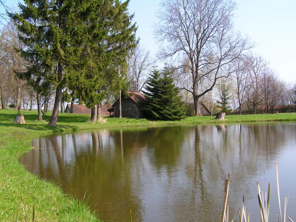 Dworek Szarki Exterior foto